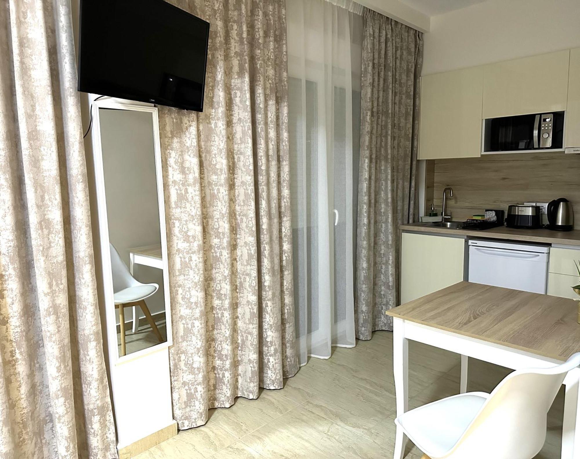 Navarino Luxe Suites Peraía Kültér fotó