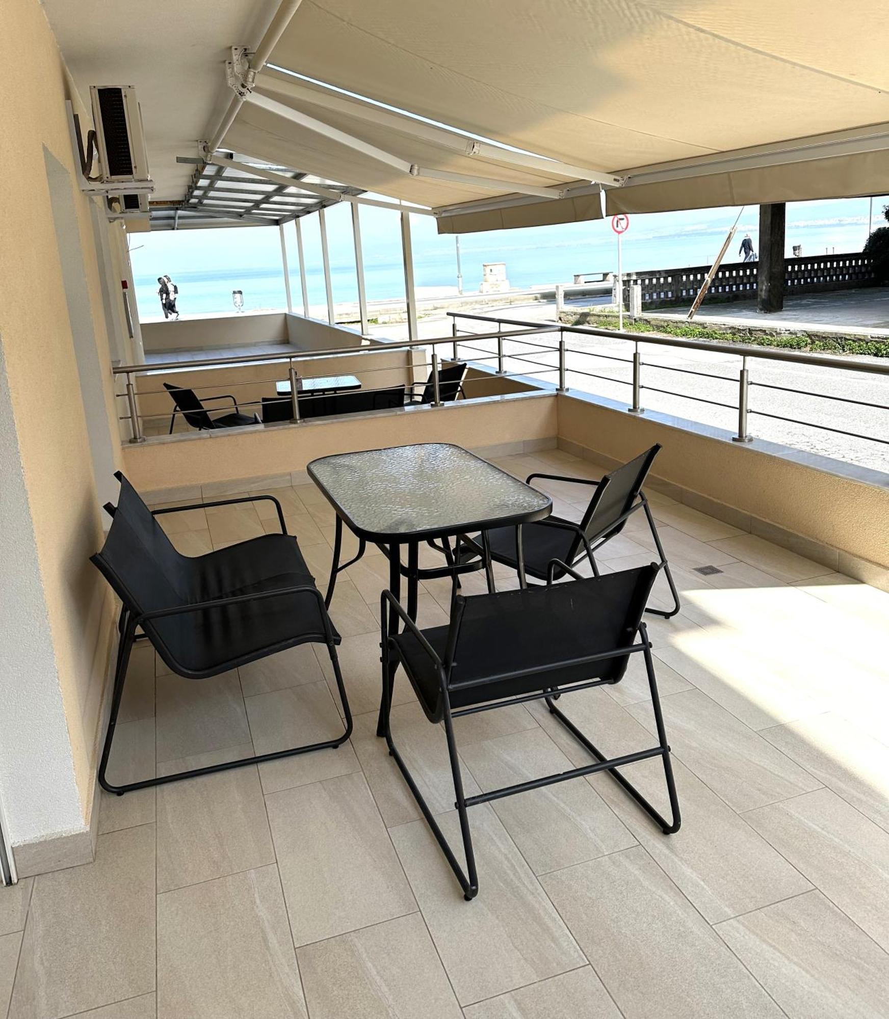 Navarino Luxe Suites Peraía Kültér fotó