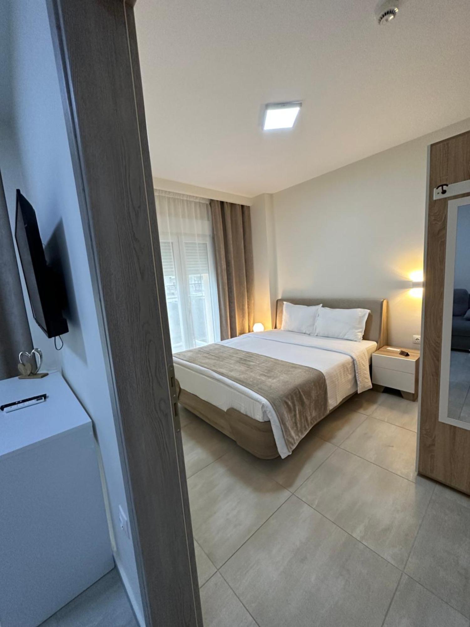 Navarino Luxe Suites Peraía Kültér fotó