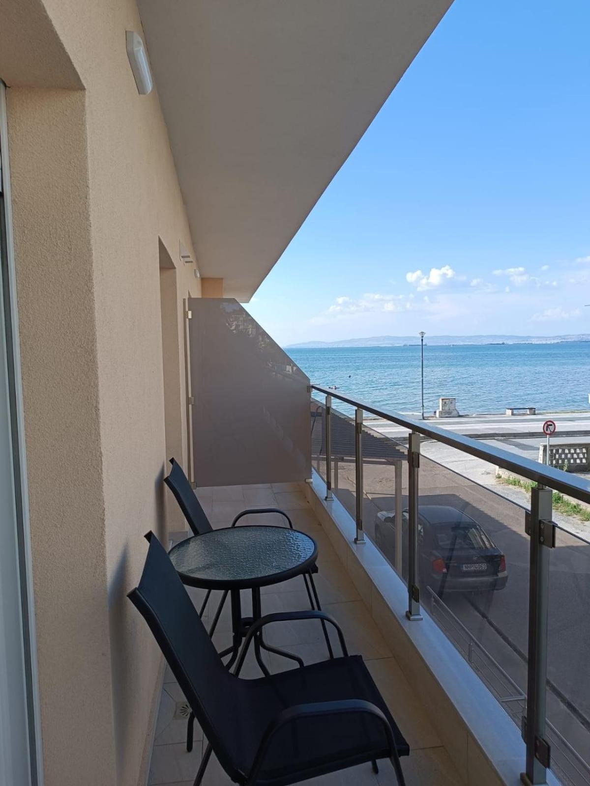 Navarino Luxe Suites Peraía Kültér fotó