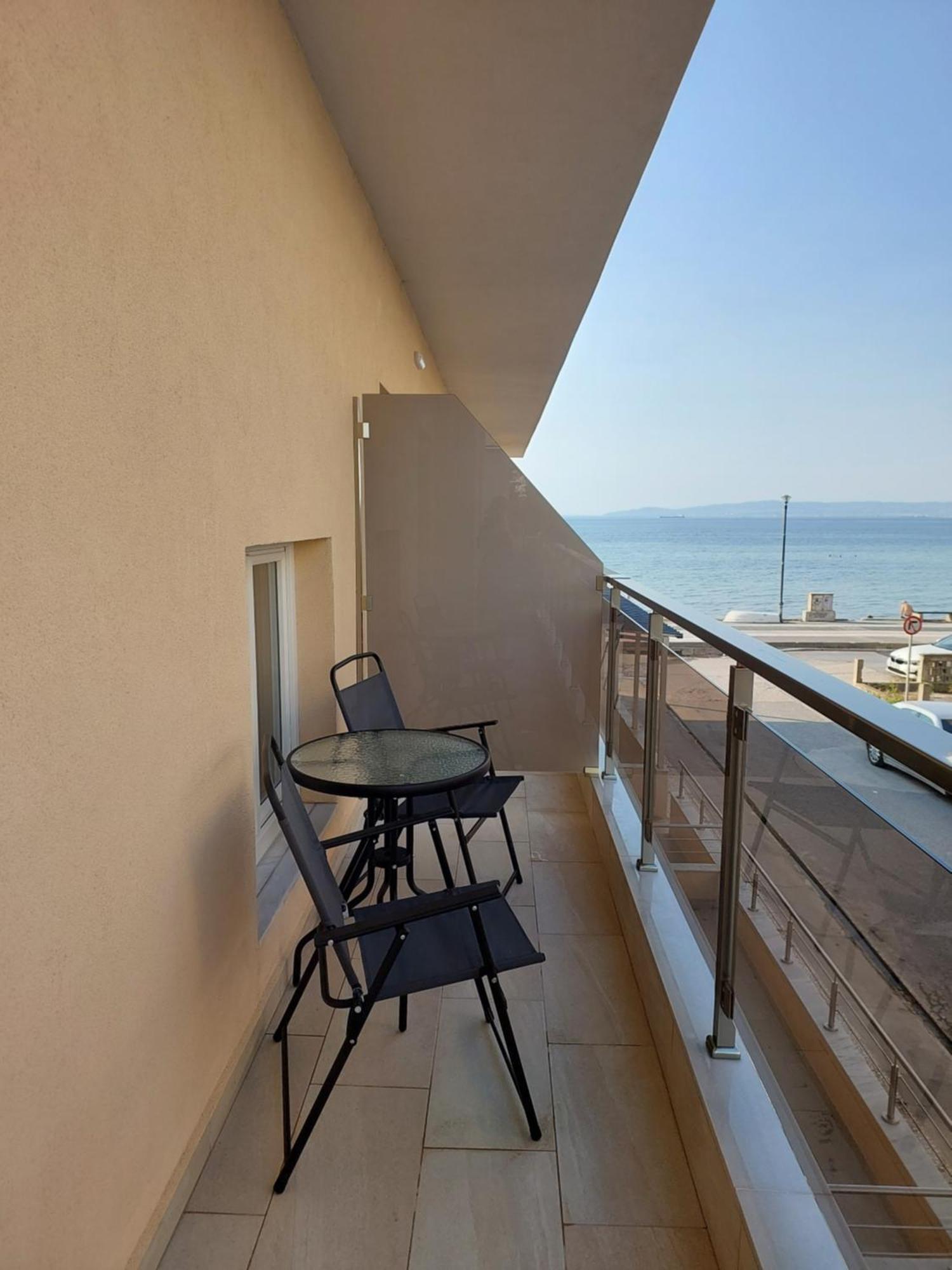 Navarino Luxe Suites Peraía Kültér fotó