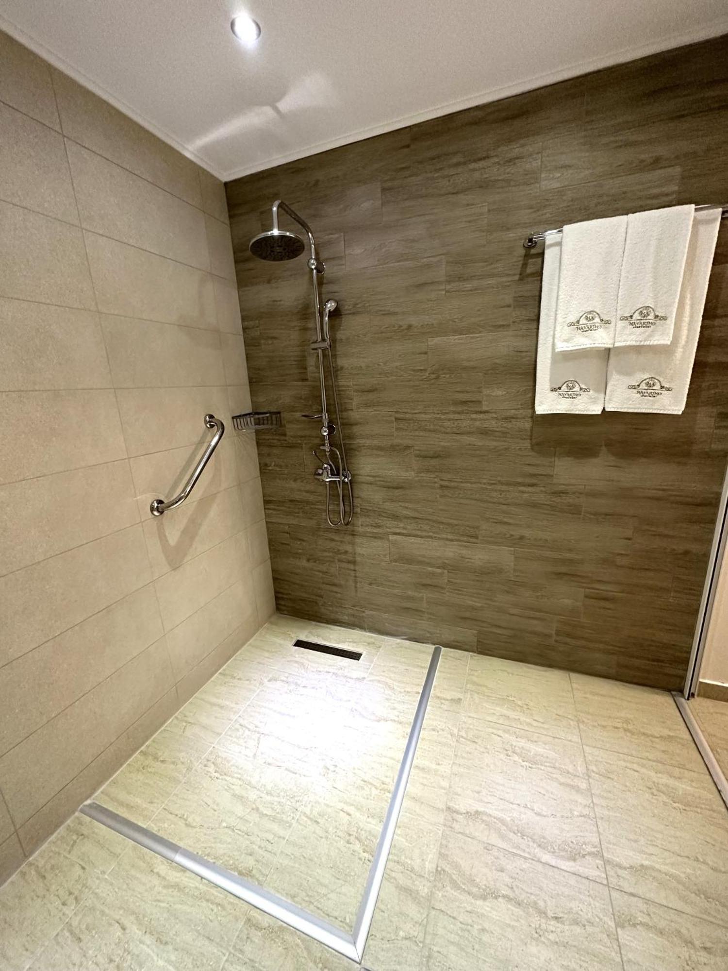 Navarino Luxe Suites Peraía Kültér fotó