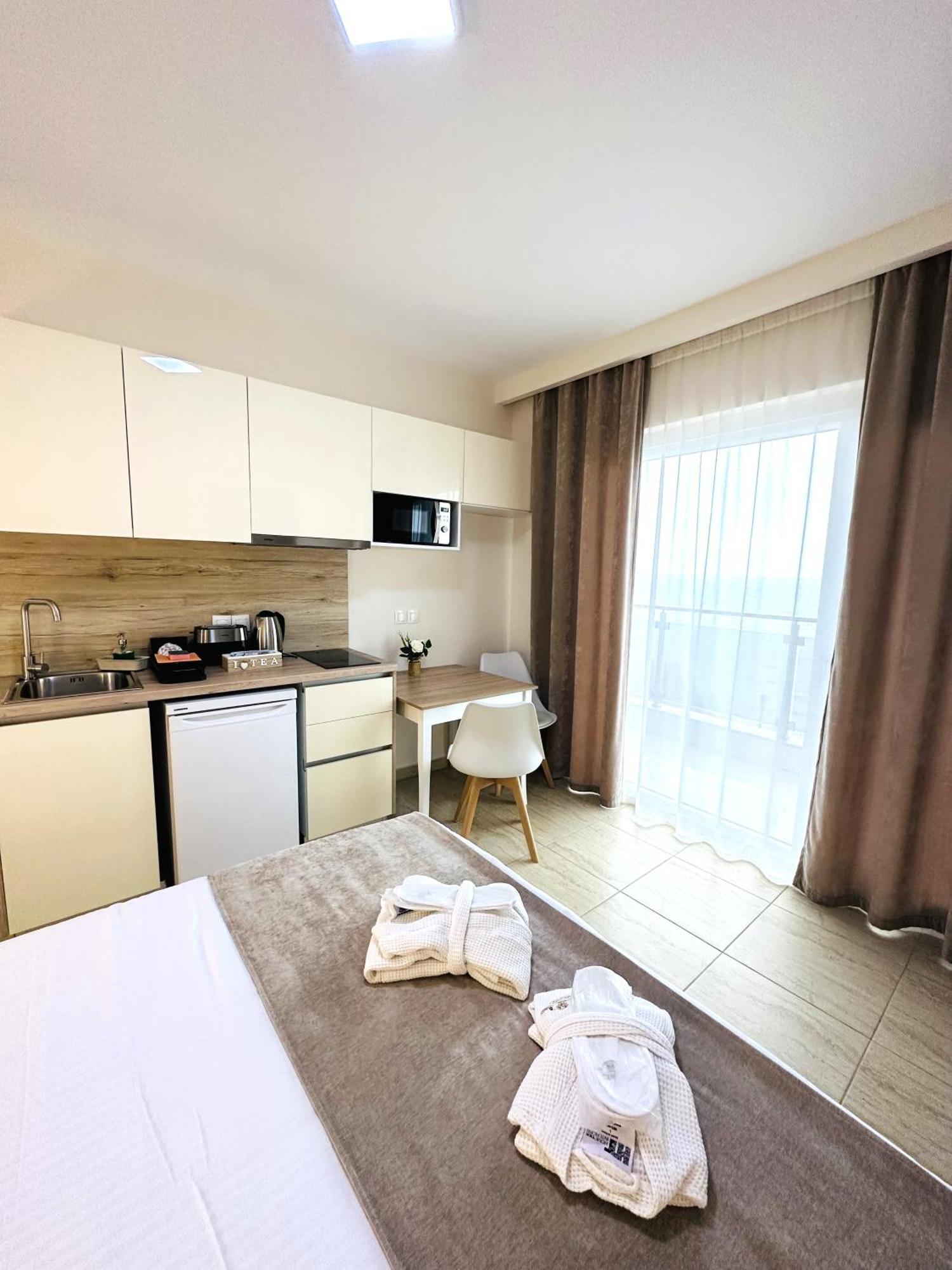 Navarino Luxe Suites Peraía Kültér fotó