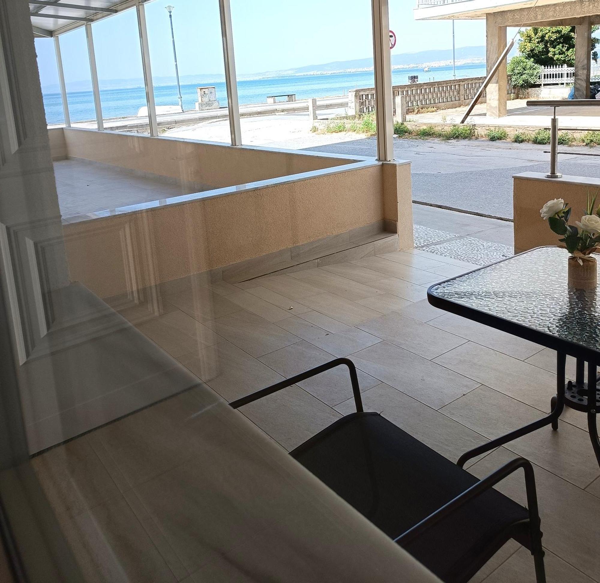 Navarino Luxe Suites Peraía Kültér fotó