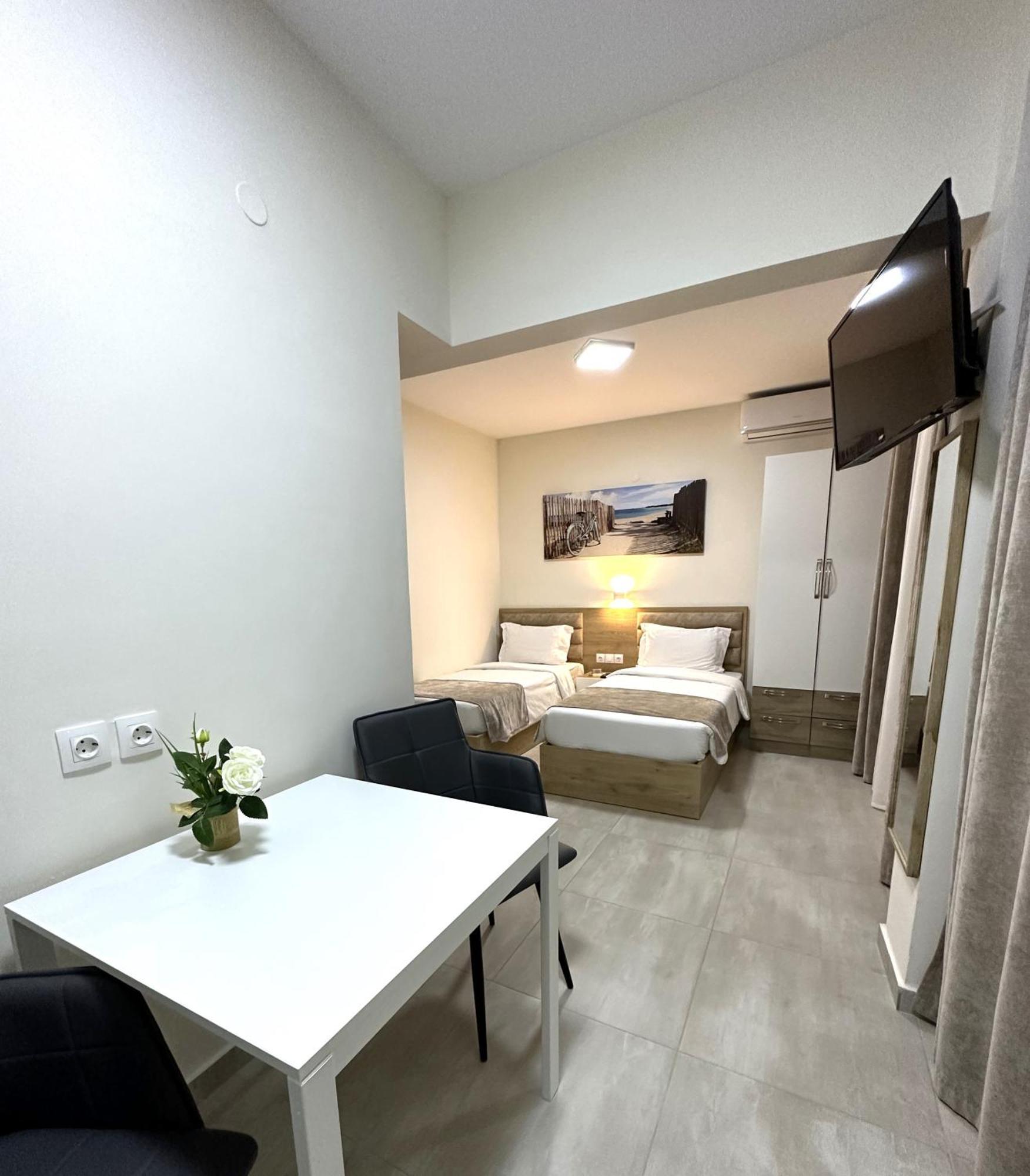 Navarino Luxe Suites Peraía Kültér fotó