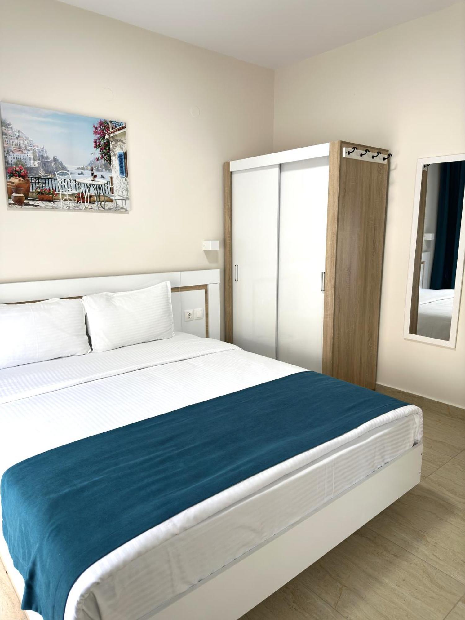 Navarino Luxe Suites Peraía Kültér fotó