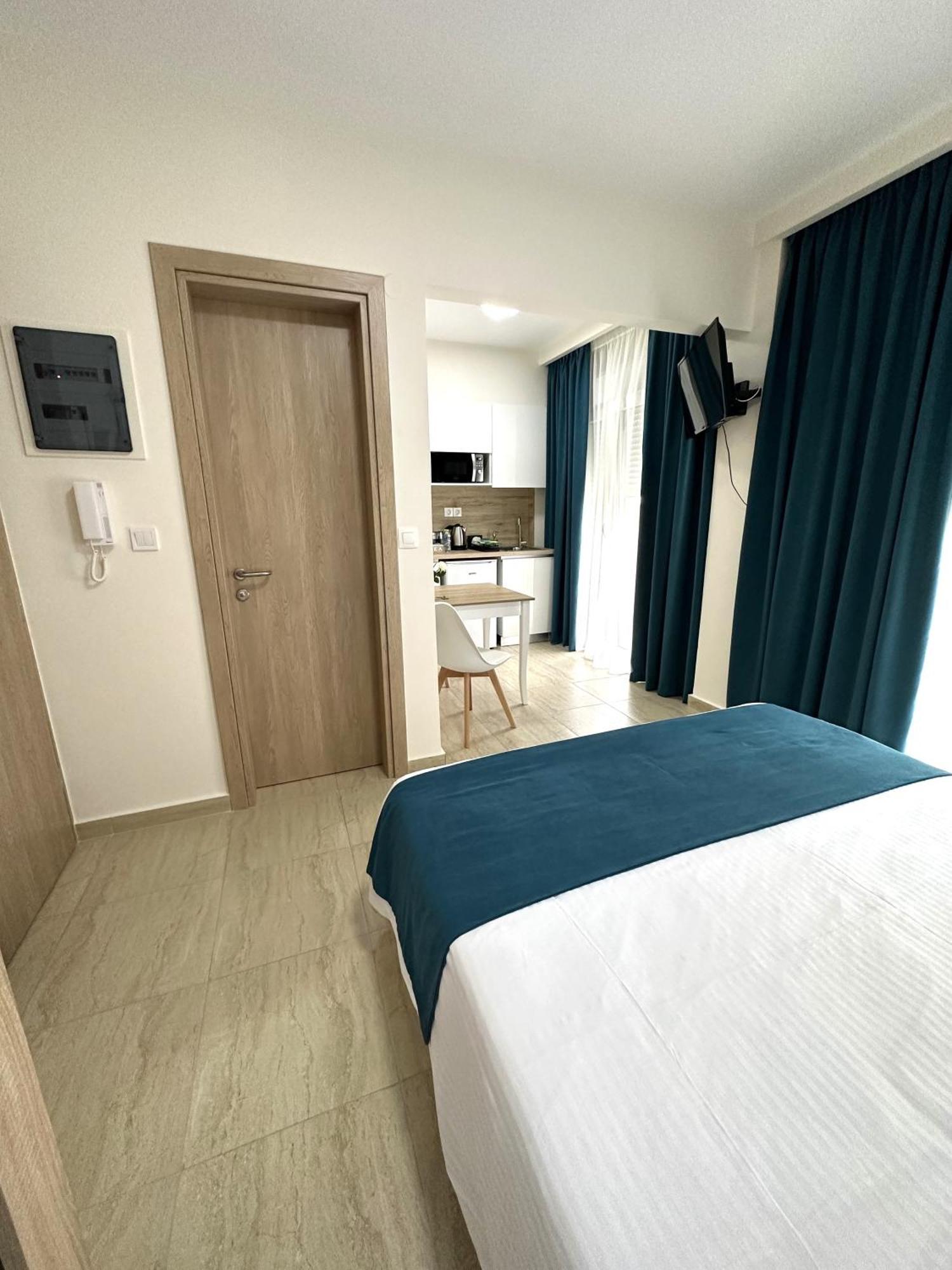 Navarino Luxe Suites Peraía Kültér fotó