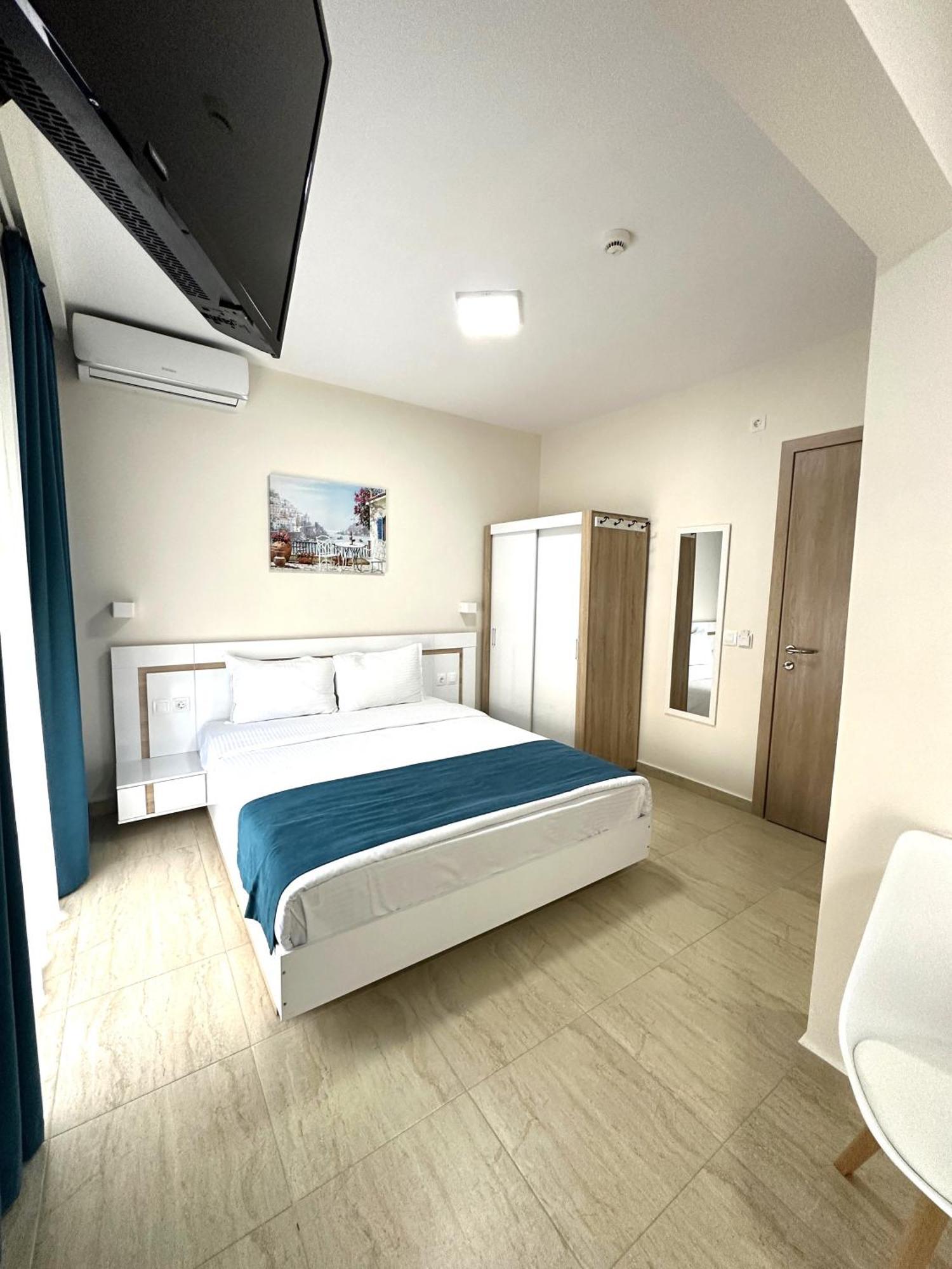 Navarino Luxe Suites Peraía Kültér fotó