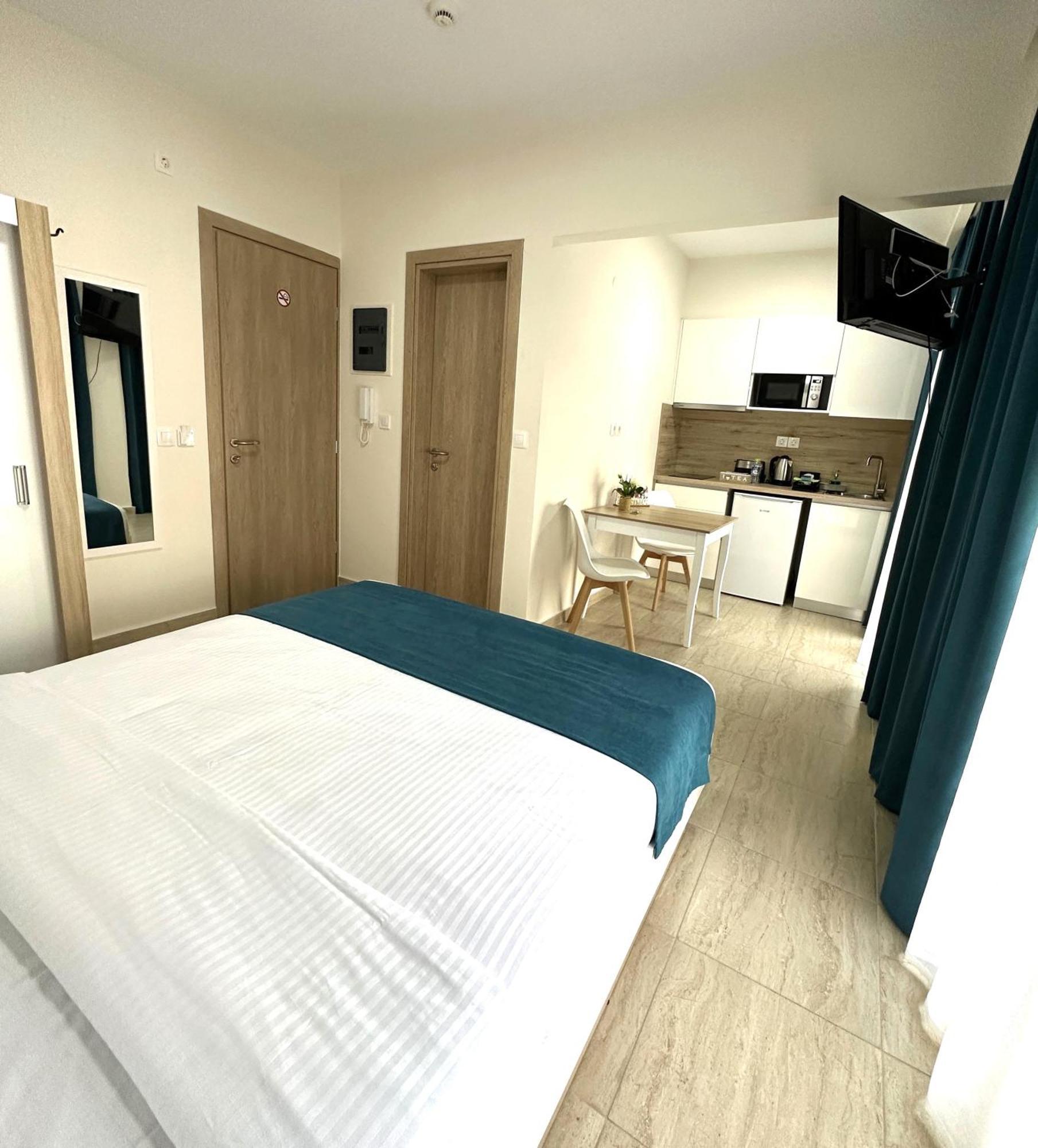 Navarino Luxe Suites Peraía Kültér fotó